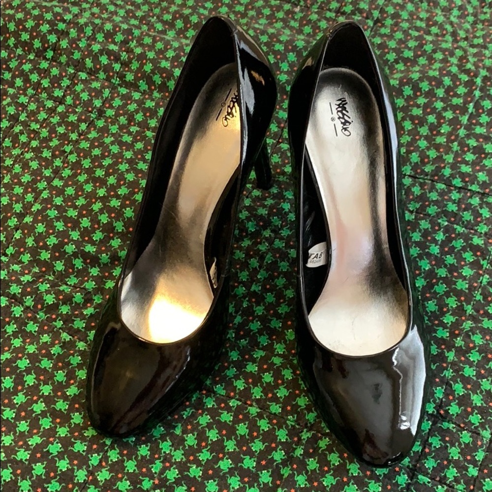 Mossino black patent heels size 10